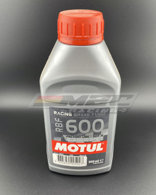 Le "Liquide de frein Motul RBF 600" est un produit haut de gamme spécialement conçu pour améliorer le freinage, offrant une résistance aux températures bien plus élevé que le liquide traditionnel des constructeurs et assurant une performance optimale pour les véhicules de course et de sport automobile.